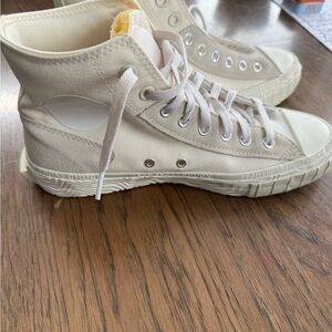 Brand NEW Converse “Far From Chuck” Chuck Taylor Cream Women’s High-Tops